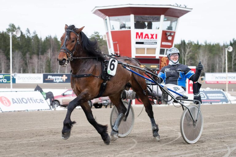 Dubbel kriteriefinalist under klubban